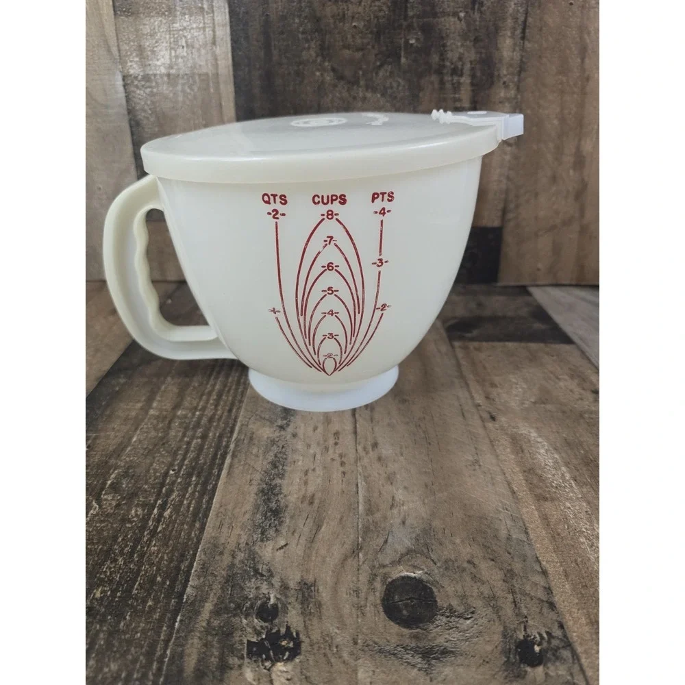 VTG Tupperware Mix-N-Stor 2 Quart 8 Cup Measuring Pitcher White with Lid